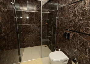 شقة بإطلالة بحرية مميزة في منطقة كاستل – ألانيا