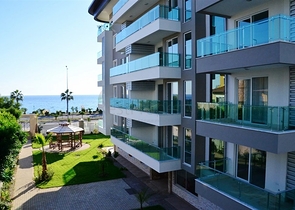 شقة بإطلالة بحرية مميزة في منطقة كاستل – ألانيا