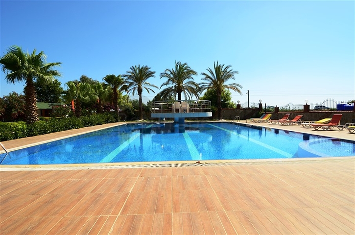 شقة ضمن مجمع سكني على الخط الأول من البحر في منطقة ديمرتاش – ألانيا