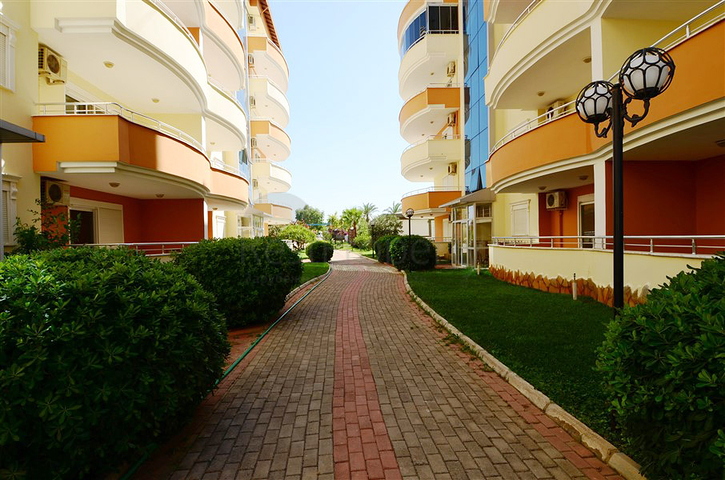 شقة ضمن مجمع سكني على الخط الأول من البحر في منطقة ديمرتاش – ألانيا