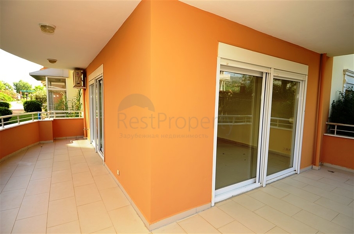 شقة ضمن مجمع سكني على الخط الأول من البحر في منطقة ديمرتاش – ألانيا