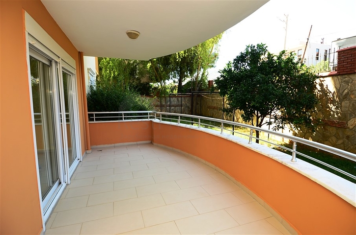 شقة ضمن مجمع سكني على الخط الأول من البحر في منطقة ديمرتاش – ألانيا