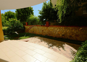 شقة ضمن مجمع سكني على الخط الأول من البحر في منطقة ديمرتاش – ألانيا