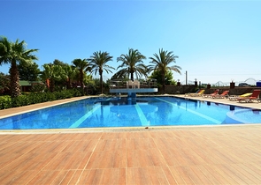 شقة ضمن مجمع سكني على الخط الأول من البحر في منطقة ديمرتاش – ألانيا