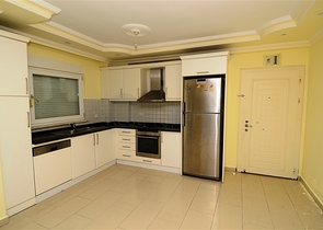 شقة ضمن مجمع سكني على الخط الأول من البحر في منطقة ديمرتاش – ألانيا