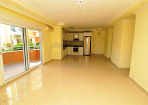 شقة ضمن مجمع سكني على الخط الأول من البحر في منطقة ديمرتاش – ألانيا