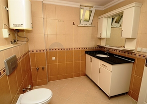 شقة ضمن مجمع سكني على الخط الأول من البحر في منطقة ديمرتاش – ألانيا