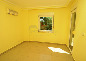 شقة ضمن مجمع سكني على الخط الأول من البحر في منطقة ديمرتاش – ألانيا