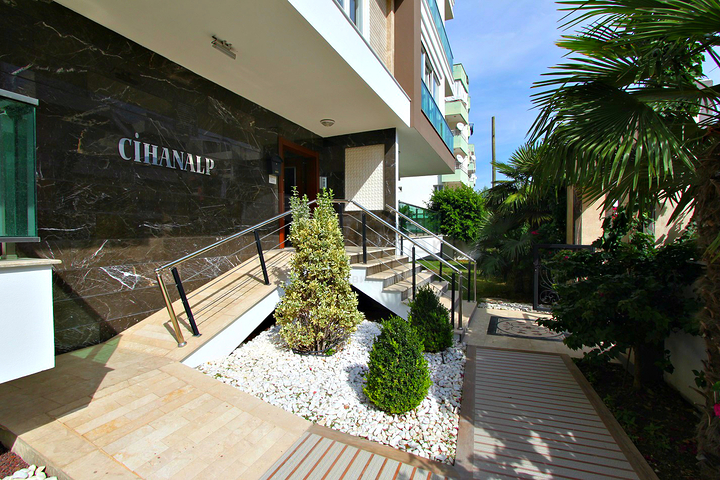 شقة مفروشة على بعد 800 متر عن البحر ضمن حي ليمان من منطقة كونيالتي – ألانيا