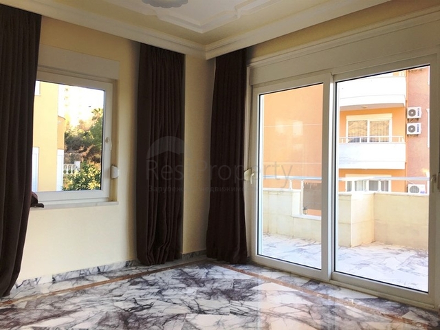 فيلا فاخرة بإطلالات بحرية وطبيعية ساحرة في منطقة محمود لار – ألانيا