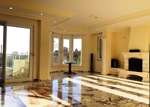 فيلا فاخرة بإطلالات بحرية وطبيعية ساحرة في منطقة محمود لار – ألانيا