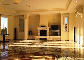 فيلا فاخرة بإطلالات بحرية وطبيعية ساحرة في منطقة محمود لار – ألانيا