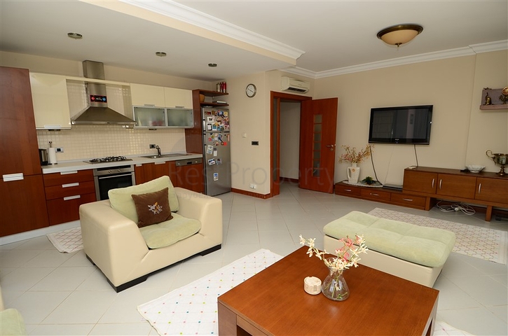 شقة مفروشة ضمن مجمع على الخط الأول من البحر في مركز ألانيا