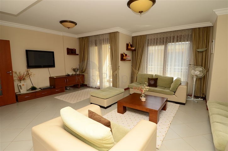 شقة مفروشة ضمن مجمع على الخط الأول من البحر في مركز ألانيا