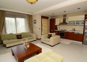 شقة مفروشة ضمن مجمع على الخط الأول من البحر في مركز ألانيا