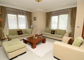 شقة مفروشة ضمن مجمع على الخط الأول من البحر في مركز ألانيا