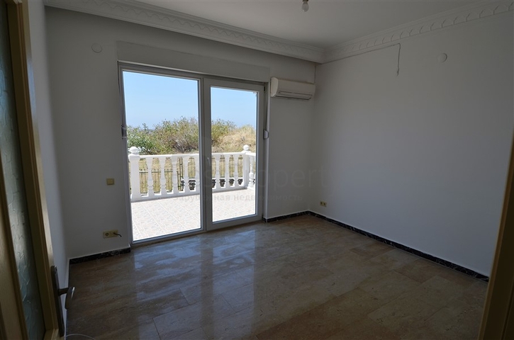 فيلا على مقربة من شواطئ البحر المتوسط في منطقة كوناكليه – ألانيا