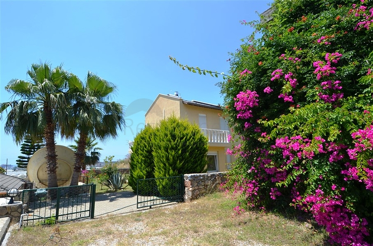 فيلا على مقربة من شواطئ البحر المتوسط في منطقة كوناكليه – ألانيا