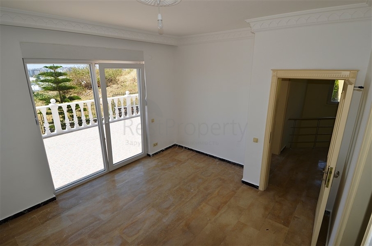 فيلا على مقربة من شواطئ البحر المتوسط في منطقة كوناكليه – ألانيا