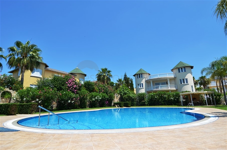 فيلا على مقربة من شواطئ البحر المتوسط في منطقة كوناكليه – ألانيا