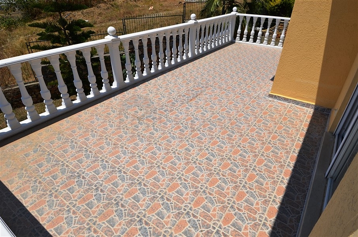 فيلا على مقربة من شواطئ البحر المتوسط في منطقة كوناكليه – ألانيا