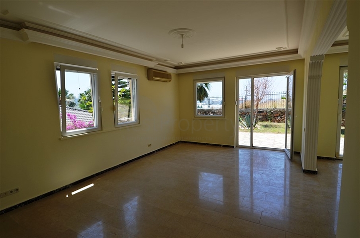 فيلا على مقربة من شواطئ البحر المتوسط في منطقة كوناكليه – ألانيا