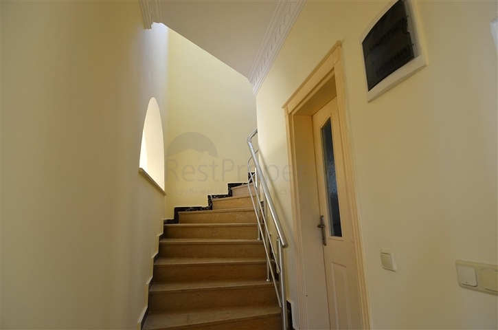 فيلا على مقربة من شواطئ البحر المتوسط في منطقة كوناكليه – ألانيا