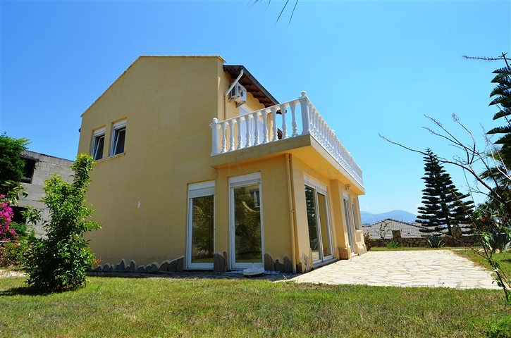 فيلا على مقربة من شواطئ البحر المتوسط في منطقة كوناكليه – ألانيا