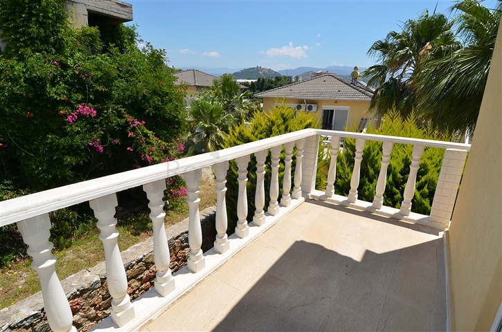 فيلا على مقربة من شواطئ البحر المتوسط في منطقة كوناكليه – ألانيا