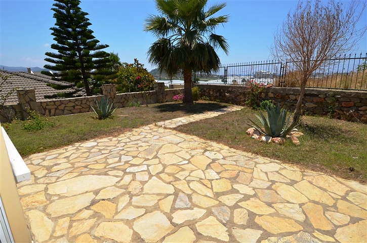 فيلا على مقربة من شواطئ البحر المتوسط في منطقة كوناكليه – ألانيا