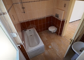 فيلا على مقربة من شواطئ البحر المتوسط في منطقة كوناكليه – ألانيا