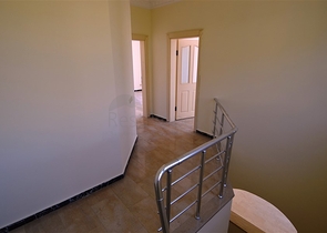 فيلا على مقربة من شواطئ البحر المتوسط في منطقة كوناكليه – ألانيا