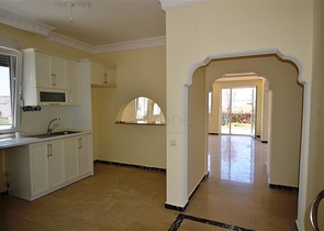 فيلا على مقربة من شواطئ البحر المتوسط في منطقة كوناكليه – ألانيا