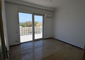 فيلا على مقربة من شواطئ البحر المتوسط في منطقة كوناكليه – ألانيا