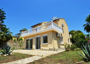 فيلا على مقربة من شواطئ البحر المتوسط في منطقة كوناكليه – ألانيا