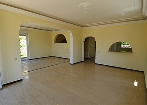 فيلا على مقربة من شواطئ البحر المتوسط في منطقة كوناكليه – ألانيا