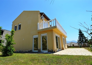 فيلا على مقربة من شواطئ البحر المتوسط في منطقة كوناكليه – ألانيا