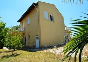 فيلا على مقربة من شواطئ البحر المتوسط في منطقة كوناكليه – ألانيا