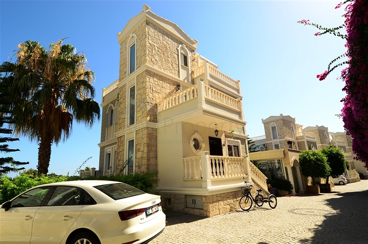 ضمن أرقى المجمعات السكنية فيلا مفروشة في منطقة كوناكليه – ألانيا