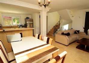 ضمن أرقى المجمعات السكنية فيلا مفروشة في منطقة كوناكليه – ألانيا