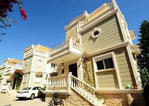 ضمن أرقى المجمعات السكنية فيلا مفروشة في منطقة كوناكليه – ألانيا