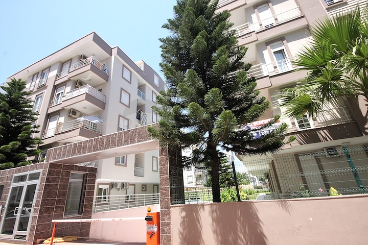 شقة مفروشة بتخطيط 2+1 في منطقة كونيالتي – أنطاليا