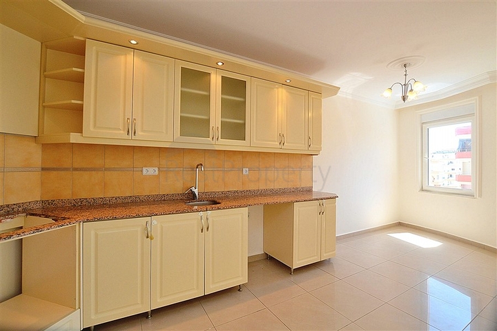 شقة واسعة ومريحة في منطقة محمود لار – ألانيا