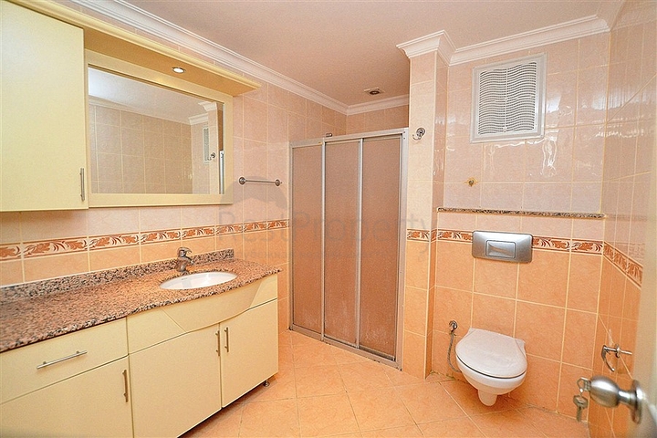 شقة واسعة ومريحة في منطقة محمود لار – ألانيا