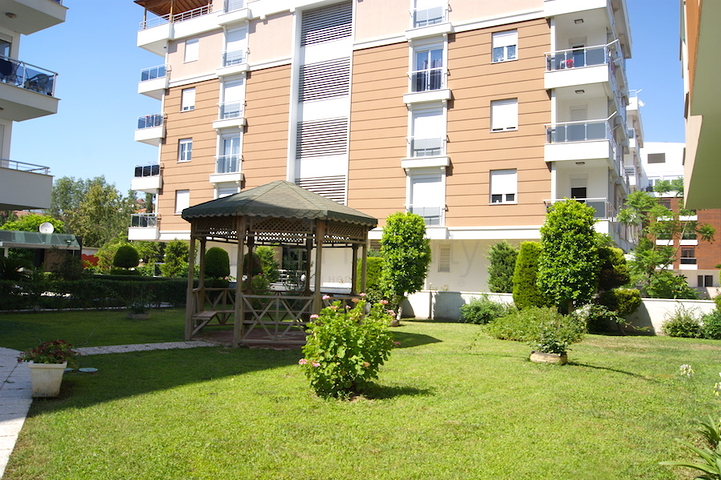 شقة مفروشة في حي ليمان من منطقة كونيالتي – أنطاليا 