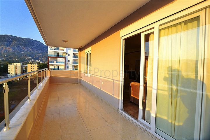 شقة مفروشة بإطلالة بحرية وجبلية في منطقة محمودلار – ألانيا