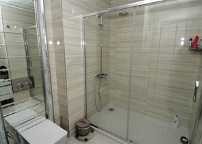 شقة مفروشة بإطلالة بحرية ساحرة في منطقة محمود لار – ألانيا