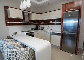 شقة مفروشة بإطلالة بحرية ساحرة في منطقة محمود لار – ألانيا