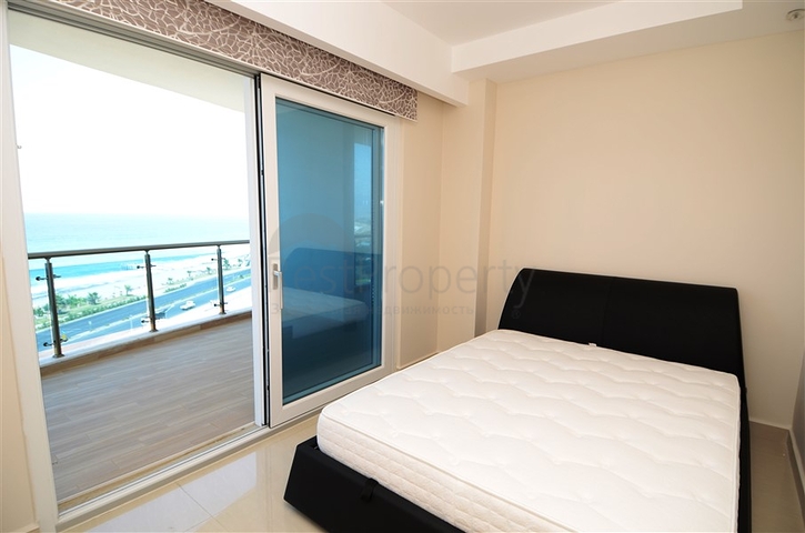 شقة ضمن مجمع سكني على الخط الأول من البحر في منطقة محمود لار – ألانيا