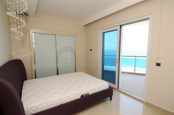 شقة ضمن مجمع سكني على الخط الأول من البحر في منطقة محمود لار – ألانيا